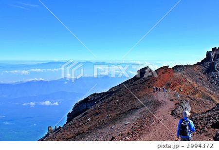 富士山を登る　山頂、お鉢巡り 2994372
