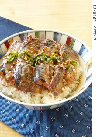 さんま蒲焼缶詰丼 2998781
