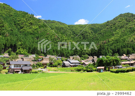 初夏の京都美山茅葺の里 2999462