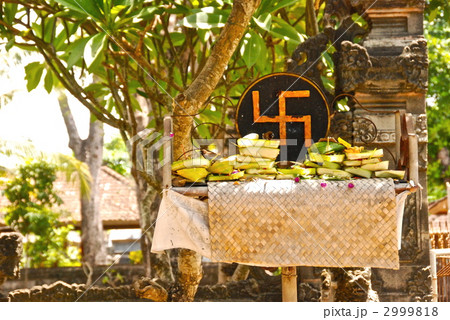 バリ島のクタ近辺の路上（クタ･バリ島／インドネシア） 2999818