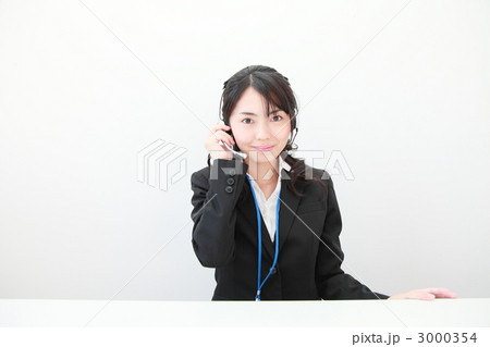 コールセンターイメージ　モデル：佐伯美沙 3000354