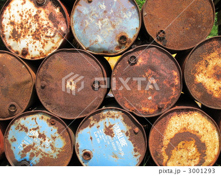 廃棄されたドラム缶 3001293