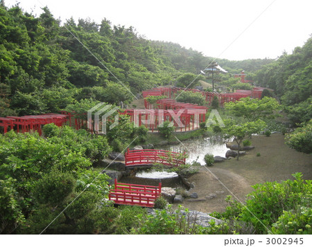 青森県つがる市・高山稲荷神社の千本鳥居 青森県つがる市・高山稲荷神社の千本鳥居 3002945