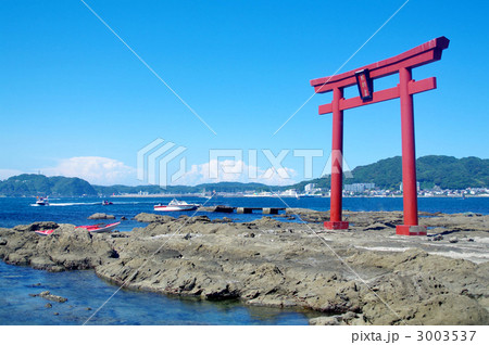 名島(菜島)の鳥居(人少ない) 名島(菜島)の鳥居(人少ない) 3003537