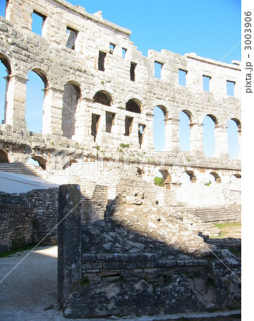 クロアチア イストラ半島 プーラ 円形劇場 クロアチア イストラ半島 プーラ 円形劇場 3003906