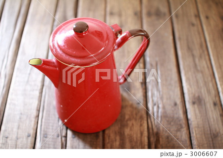 赤の琺瑯ポット　キッチン雑貨 3006607
