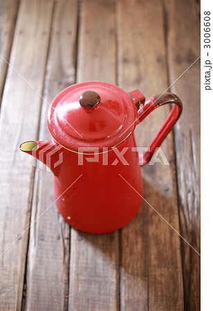 赤の琺瑯ポット　キッチン雑貨 3006608