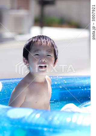 お庭でプール お庭でプール 3007921