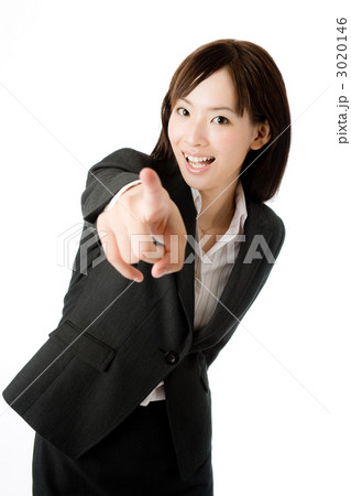 指差す女性社員 3020146