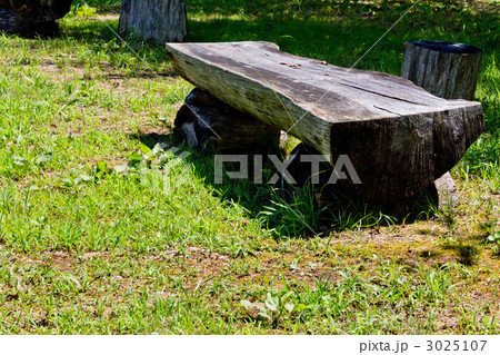 高原のベンチ 3025107
