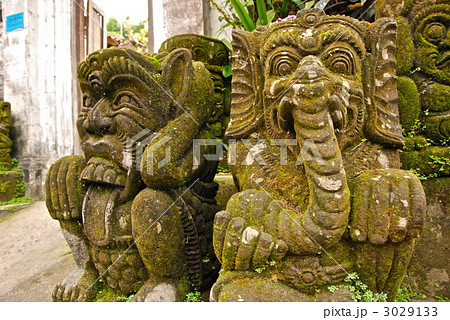 バリヒンドゥーの石像（ウブド／バリ島･インドネシア） 3029133