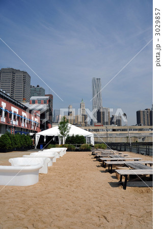 ニューヨーク　人工ビーチ 3029857