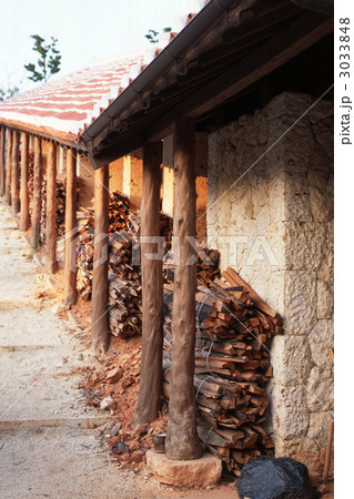 木材置き場 材木 薪の写真素材