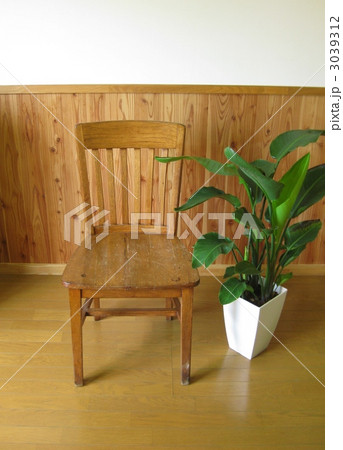 アンティークのイスがある室内 アンティークのイスがある室内 3039312
