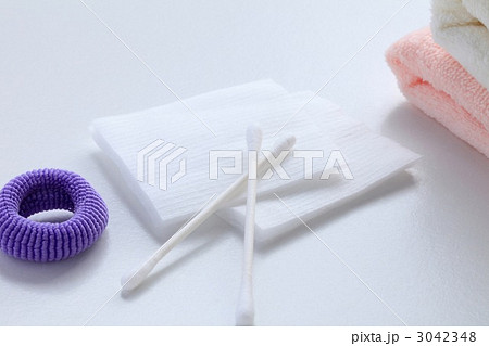 アメニティグッズ 綿棒とガーゼと髪留め アメニティグッズ 綿棒とガーゼと髪留め 3042348
