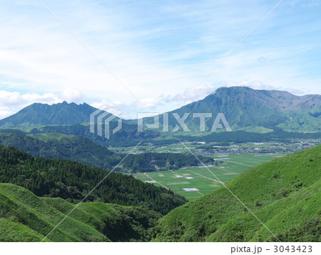 梅雨明けの阿蘇山 3043423