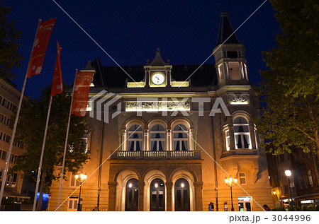 ルクセンブルクにて、自治宮殿。夜。 3044996