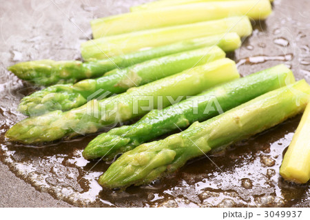 グリーンアスパラガスのバターソテー 3049937