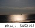 月明かりに照らされる烏帽子岩 3052198