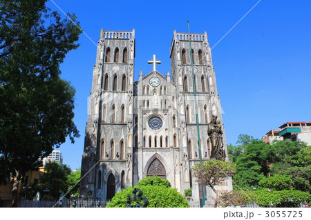 雲一つ無い晴れのハノイ大教会 3055725