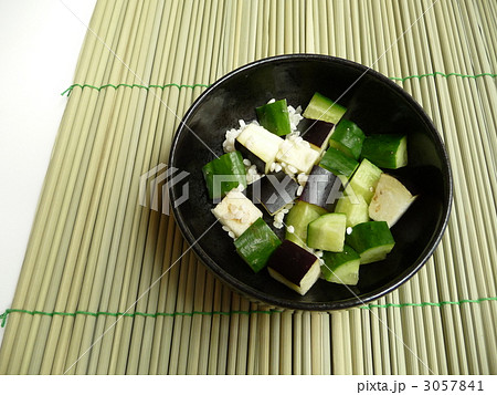 お盆　真菰(まこも)とお供え物の水の子 3057841