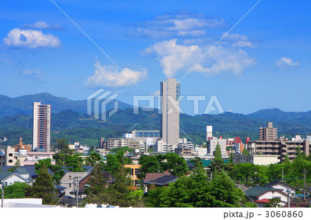 郡山市の街並と阿武隈山系 3060860