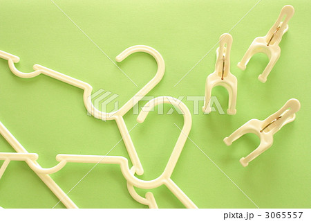 ハンガーと洗濯バサミ 3065557