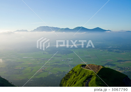 雲海に浮かぶ阿蘇五岳~釈迦涅槃像 雲海に浮かぶ阿蘇五岳~釈迦涅槃像 3067790
