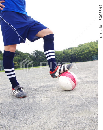 サッカーシューズとボールの写真素材 [3068397] - PIXTA