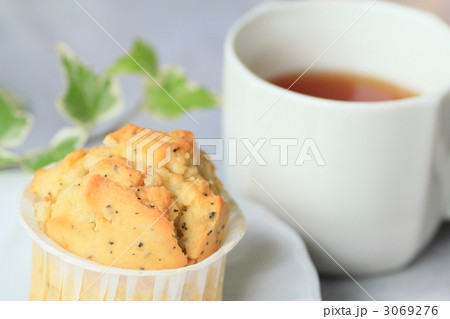 手作りカップケーキと紅茶 手作りカップケーキと紅茶 3069276
