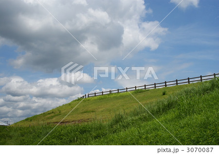 堤防の雲 3070087
