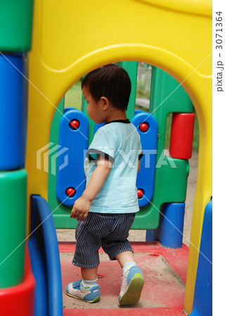 遊具で遊ぶ 3071364