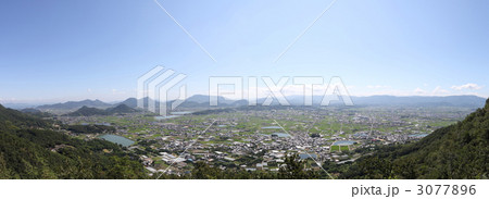 香川県西部、七宝山から見る三豊市.三豊平野のパノラマ 3077896