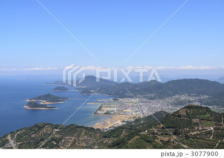 香川県西部、七宝山から見る三豊市仁尾町.荘内半島 3077900