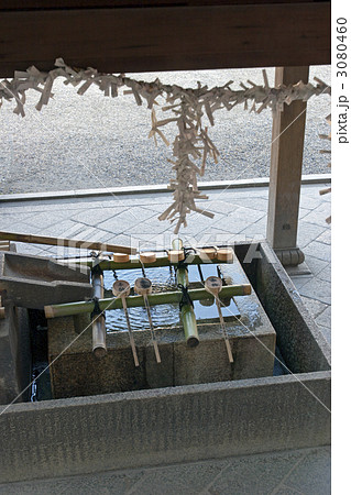 八坂神社　手水所 3080460