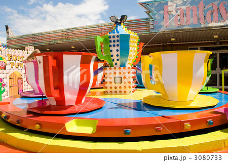 コーヒーカップ 遊園地 回転の写真素材 [3080733] PIXTA