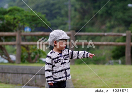 小雨の公園と子供 小雨の公園と子供 3083875