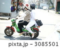 ベトナムの日常風景 バイクの二人乗り /ホーチミン  3085501