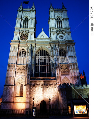 ライトアップされるウェストミンスター寺院 3087051