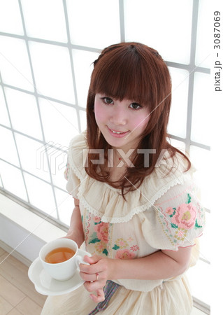 紅茶を飲む可愛い美少女 紅茶を飲む可愛い美少女 3087069