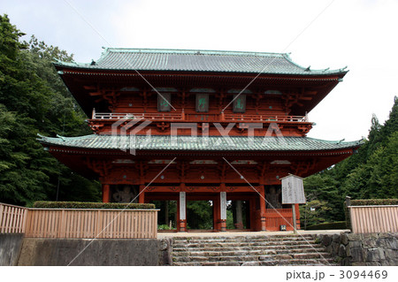 高野山への入り口に聳える大門 3094469