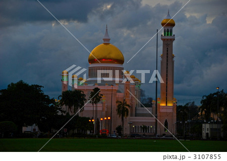 夕暮れの「オールドモスク」(バンダルスリブガワン(BSB)/ブルネイ) 夕暮れの「オールドモスク」(バンダルスリブガワン(BSB)/ブルネイ) 3107855