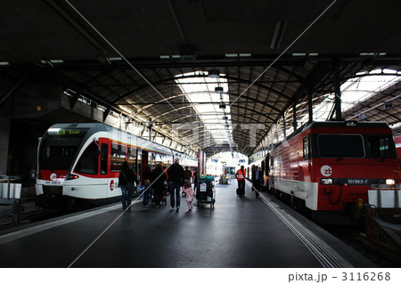スイス・鉄道駅のホーム 3116268