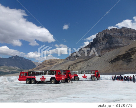 コロンビア大氷原のアサバスカ氷河と雪上車 コロンビア大氷原のアサバスカ氷河と雪上車 3120779