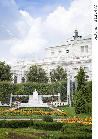 フィルクス庭園のエリザベート像 3122473