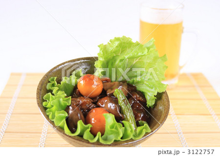 鳥もつ煮とビール 3122757