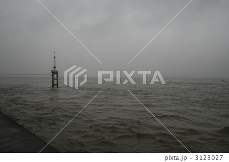 中国銭塘江大逆流 11/11 中国銭塘江大逆流 11/11 3123027