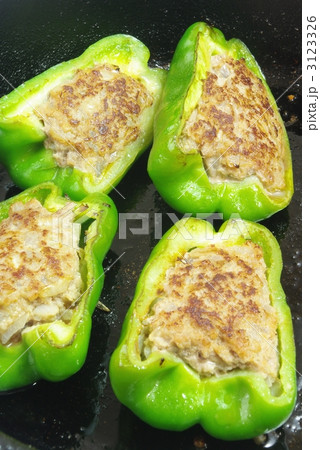 ピーマンの肉詰め焼き 3123326