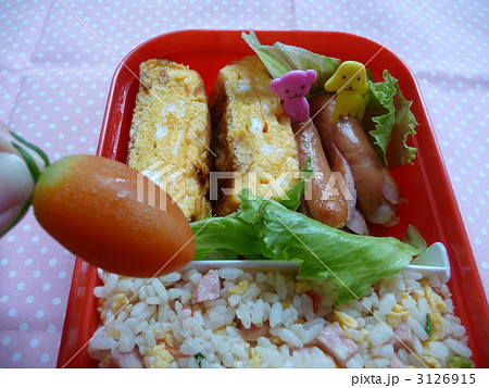 夏休みの宿題　手作りお弁当　ミニトマトを添えましょう(^^) 3126915