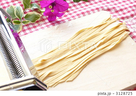 パスタマシーンと生パスタ 3128725